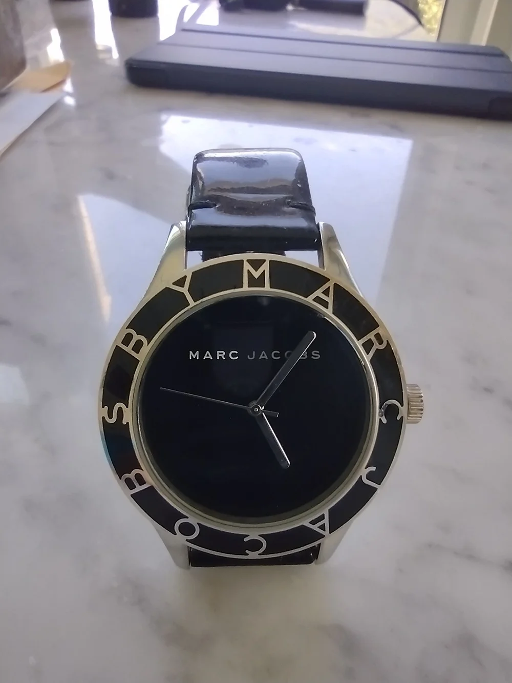 MARC JACOBS Black Round Logo Watch